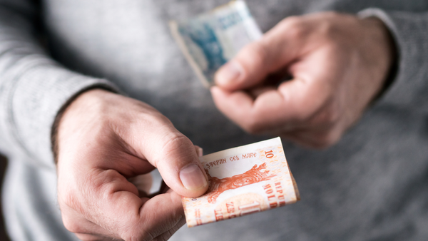 Euro și dolarul se scumpesc. Cum arată cursul valutar pentru 22 septembrie
