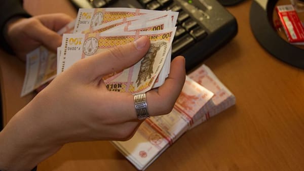 Bugetarii vor primi indemnizațiile unice din octombrie. Ministerul Finanțelor a repartizat aproape 575 de milioane de lei