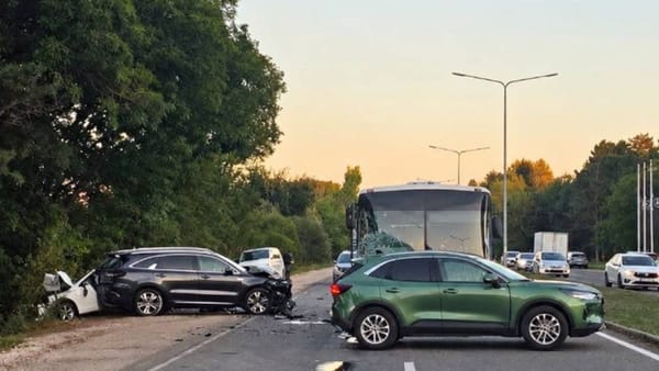 Accident pe bulevardul Dacia din Chișinău. Cinci persoane au ajuns la spital