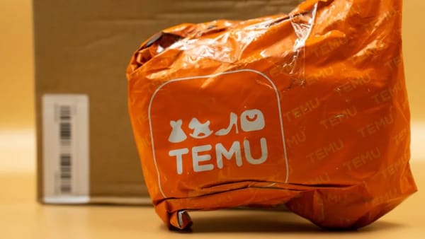 Moldovenii vor putea comanda colete de până la 150 de euro fără TVA și în octombrie. Aplicarea taxei, amânată cu o lună