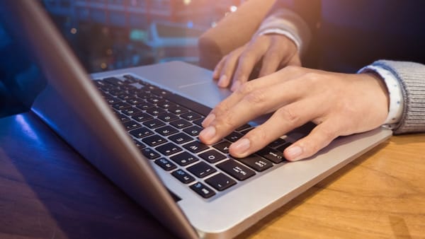 Serviciile digitale de înregistrare a unităților de drept, suspendate aproape două zile