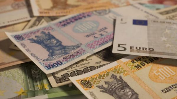 Euro și dolarul se scumpesc ușor: Cursul valutar stabilit de BNM pentru 21 septembrie