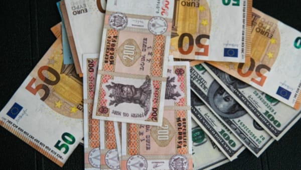 Leul moldovenesc pierde din valoare. Euro a ajuns la 20,20 lei, iar dolarul - la 17,77 lei