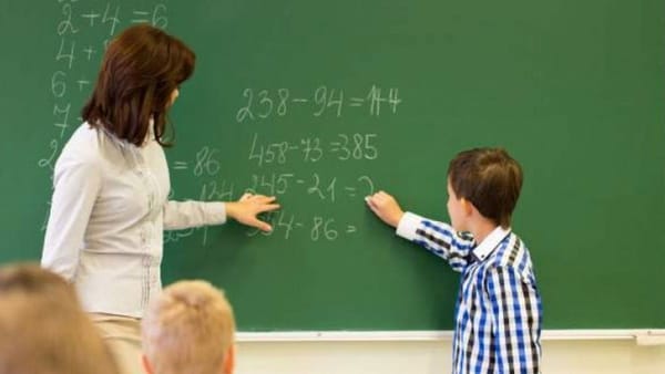 Profesorii tineri rămân în sistem, anunță MEC. Peste două mii de absolvenți continuă să lucreze în școli și grădinițe