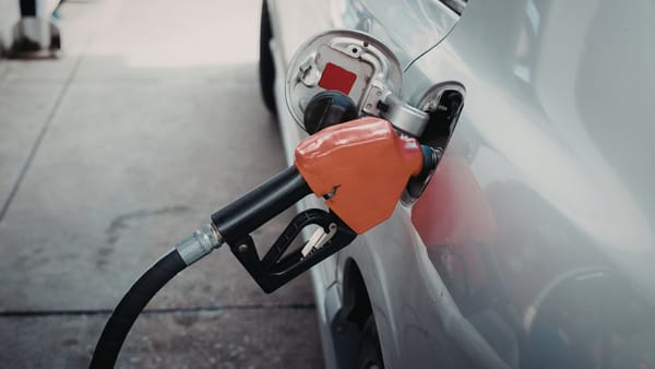 Motorina se scumpește cu 41 de bani. Prețul benzinei, aproape de 34 de lei