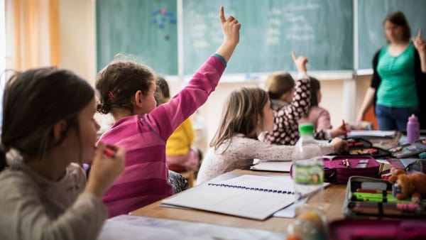 O clasă cu predare în limba română din Ucraina a fost închisă la patru zile de la deschidere. Reacția Kievului