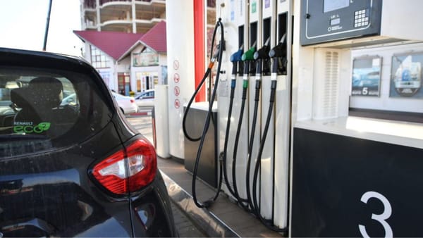 Operatorii care păstrează stocurile de urgență de carburanți vor avea nevoie de autorizație ANRE