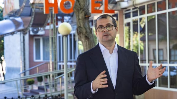 Vasile Tofan promite transparență în privatizarea hotelului „Zarea” și invită investitorii la licitație