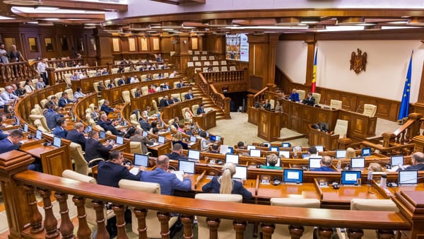 LIVE/ Deputații se reunesc în ședință. Bugetul, cartelele SIM și reorganizarea CFM, pe ordinea de zi