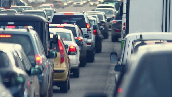 Vremea caldă și lipsa ploilor au favorizat acumularea poluanților în Chișinău și Bălți. Ce spun specialiștii