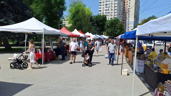 Chișinăul se umple de târguri în acest weekend. Unde găsim produse locale, miere, handmade și bunătăți de toamnă