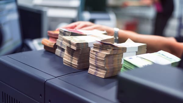 Euro și leul românesc cresc, dolarul scade. Cursul valutar pentru luni, 28 septembrie