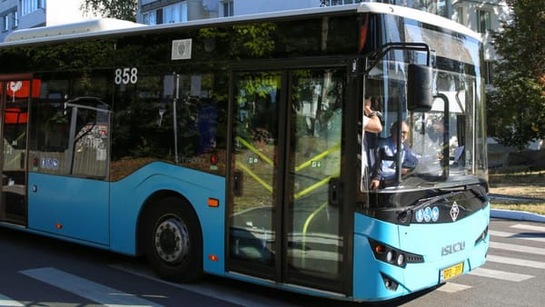 Trafic suspendat pe strada Păcii din Stăuceni. Autobuzul 37 și troleibuzul 32 își schimbă traseele