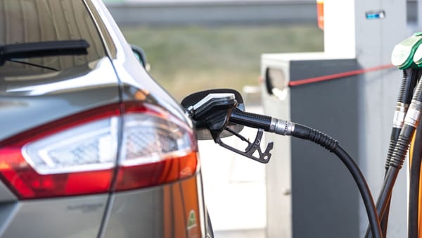 Motorina se scumpește din nou și ajunge la 35,53 lei. Ministrul Energiei explică de ce prețul continuă să crească