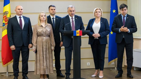 Opoziția inițiază procedura de suspendare a Maiei Sandu, cu votul a 46 de deputați. Reacția Președinției