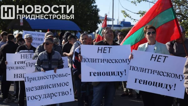 La Bender se protestează față de taxele aplicate firmelor din regiunea transnistreană, cu pancarte „Nu genocidului...”