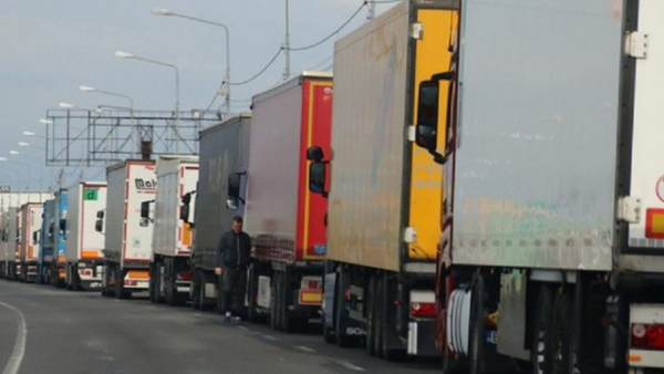 Tranzitul mărfurilor ucrainene și exporturile de cereale aglomerează frontiera cu România