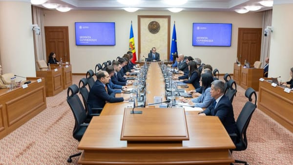 Persoanele cu dizabilități severe din copilărie ar putea primi două pensii concomitent din 2027
