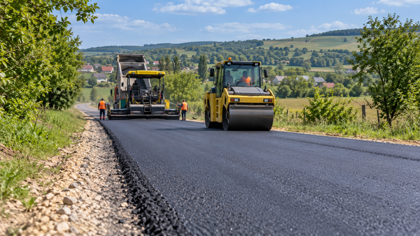 Amenzi de 95 de milioane de lei pentru 27 de firme care au trucat licitații pentru drumuri