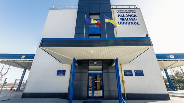 Lângă PTF Palanca a căzut un proiectil. Un polițist de frontieră a fost rănit, iar un autobuz de rută a fost avariat