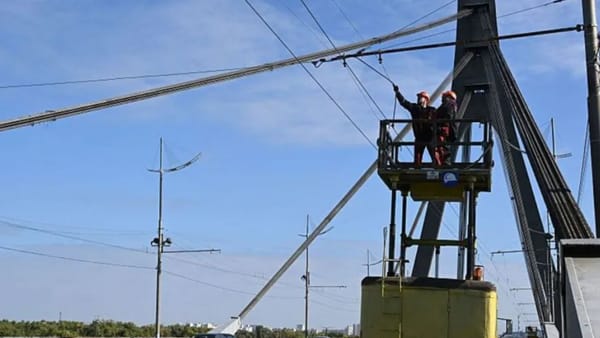 Podul de Nord din Kiev, atacat din nou. Dronele rusești au lovit capitala în timpul vizitei lui Friedrich Merz