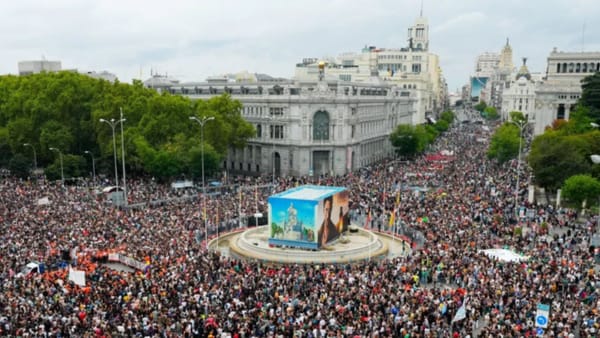 Spania va organiza alegeri anticipate după protestele privind criza locuințelor