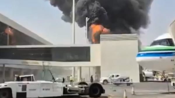 Atac asupra aeroportului din capitala Arabiei Saudite, soldat cu cel puțin 12 morți. Rebelii houthi au lansat un avertisment