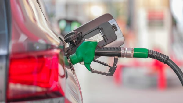 Motorina se ieftinește din nou, iar benzina se scumpește ușor. Prețurile pentru 2 octombrie