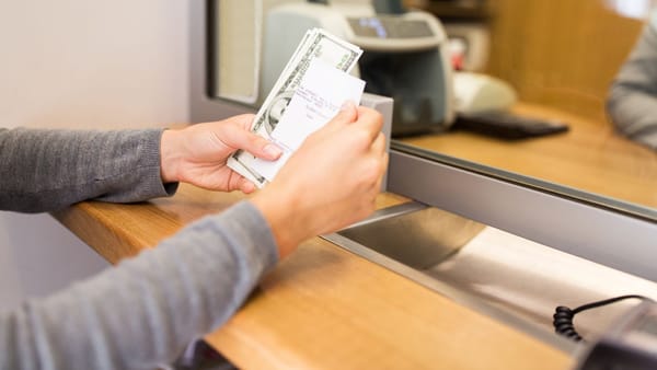 Euro începe săptămâna în creștere, iar dolarul se ieftinește. Cursul valutar pentru 19 octombrie