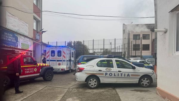 VIDEO/ Atac cu un cuțit într-o școală din România. Un elev de 13 ani ar fi anunțat pe TikTok ce urma să facă