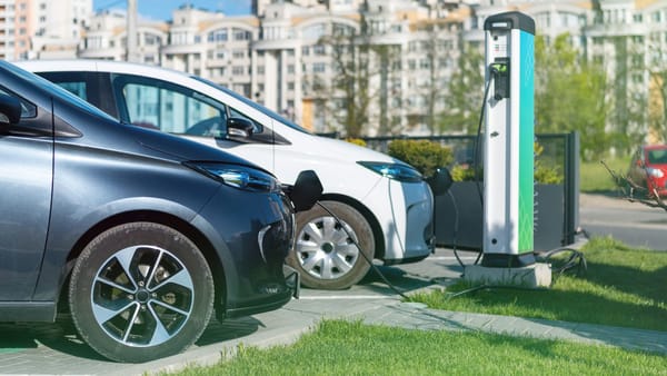 Mai multe stații de încărcare pentru mașinile electrice în R. Moldova. Guvernul promite cel puțin 600 până în 2030