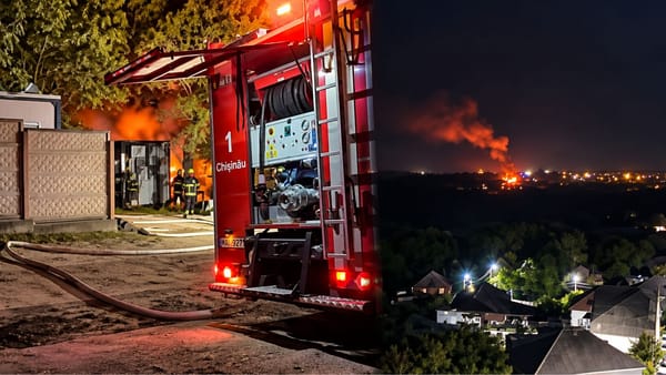 Incendiu la Ciorescu. Trei vagonete în care locuiau muncitori au fost distruse de flăcări