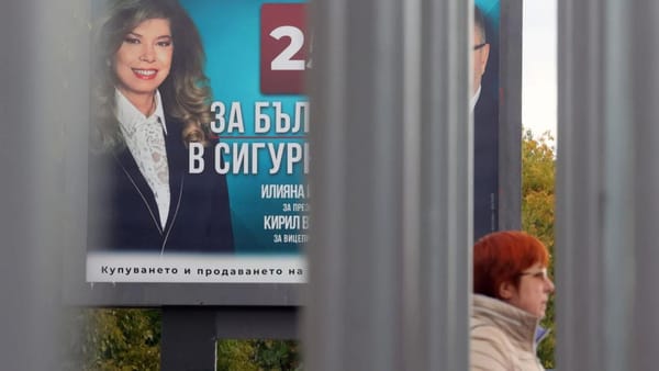 Bulgarii își aleg astăzi președintele. Războiul din Ucraina și securitatea în Marea Neagră domină scrutinul