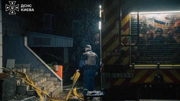 Atac cu rachete asupra Kievului: o tânără de 21 de ani a murit, opt persoane au fost rănite și o stație de metrou, avariată