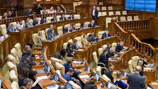LIVE/ Parlamentul se întrunește în ședință. Structura Armatei Naționale va fi examinată cu ușile închise