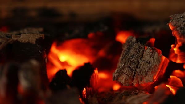 Un bărbat de 87 de ani a murit într-un incendiu la Drochia. O sobă suprasolicitată, cauza probabilă