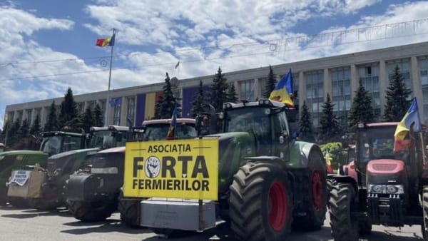 Fermierii, nemulțumiți și după menținerea TVA de 8%: noul mecanism de taxare ar putea scoate tractoarele în stradă