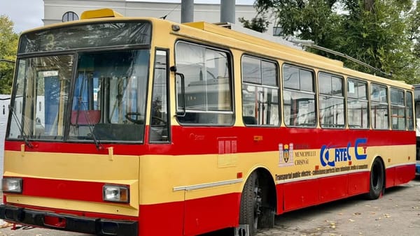 Un troleibuz Škoda, donat pentru instruirea elevilor de la Centrul de Excelență în Transporturi