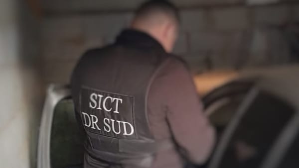 Percheziții la două persoane bănuite de falsificarea actelor. Un suspect a fost reținut pentru 72 de ore