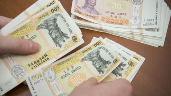 Salariu minim pe economie - 7.600 de lei din 2027. Solicitarea, discutată la Guvern
