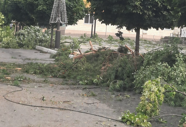 Meteorologii susțin că populația a fost atenționată „cu cel puțin o oră înainte de a începe furtuna” de marți