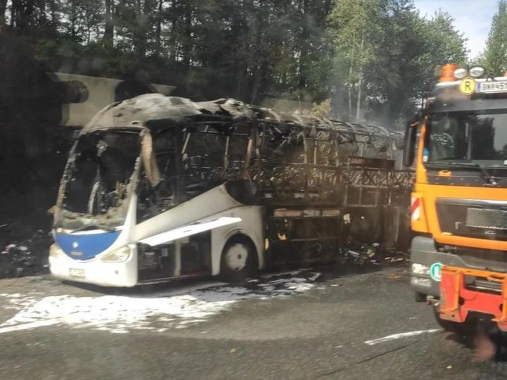 Un autocar cu 60 de persoane, inclusiv moldoveni, a ars în Austria. Venea din Spania în R. Moldova. Detalii de la Ministerul de Externe