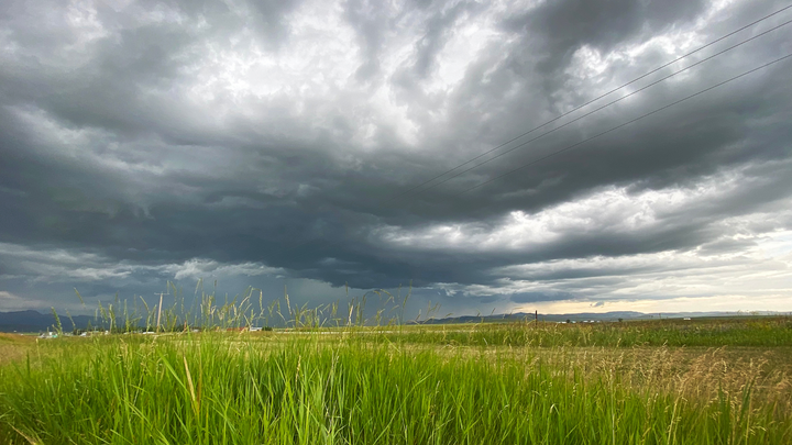 După mai multe zile de caniculă, meteorologii anunță cod galben de instabilitate atmosferică