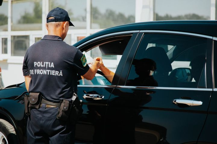 Permisele de conducere, în topul falsurilor descoperite la trecerea frontierei. Ultimele cazuri înregistrate