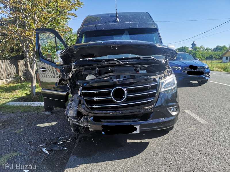 Accident în România cu implicarea unui microbuz de pe ruta Chișinău-București. Sunt răniți