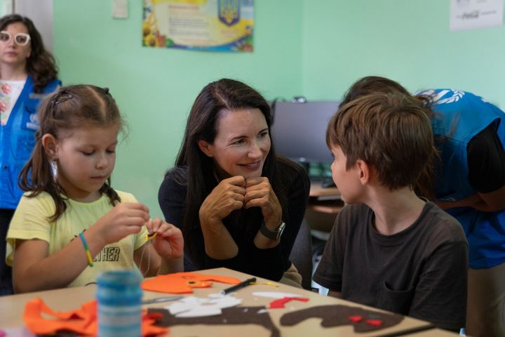 FOTO/ Actrița și producătoarea americană Kristin Davis, vizită în R. Moldova: „Profund impresionată”