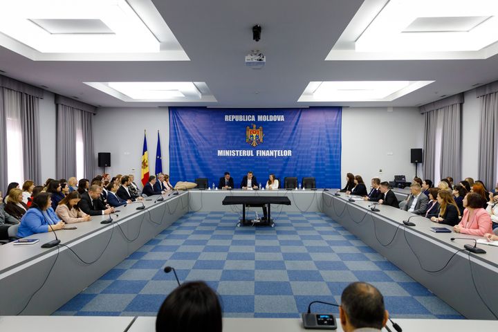 FOTO/ Noul ministru al Finanțelor a fost prezentat echipei. Premierul: Să nu scădeți din turații