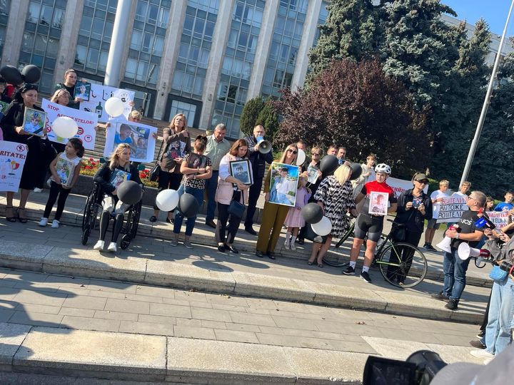 VIDEO/ Marș în centrul Capitalei. Participanții cer sancțiuni mai dure pentru șoferii care încalcă legea