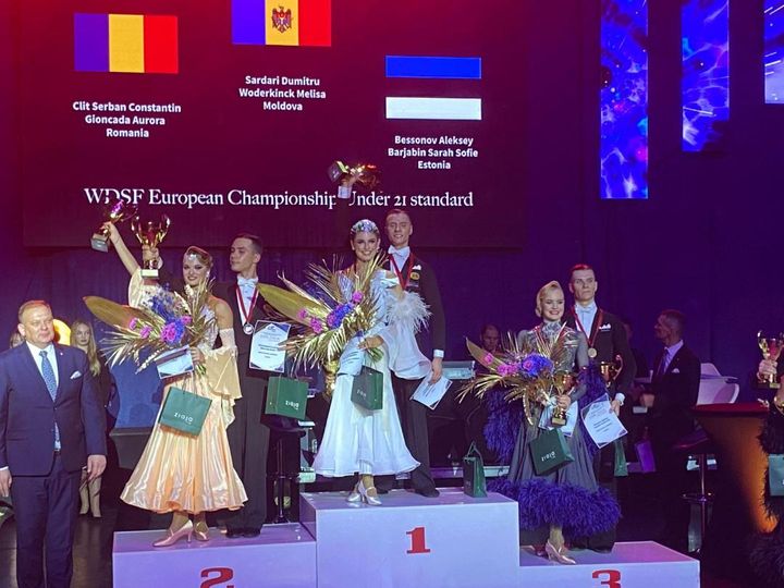 Un cuplu de dansatori moldoveni a obținut medalia de aur la Campionatul U21 Standard din Polonia