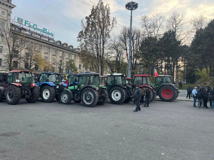 VIDEO/ Protestul agricultorilor. Tractoarele ar putea rămâne în PMAN până pe 31 decembrie